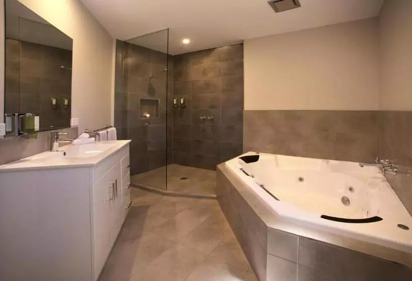 デラックススタジオ, Boathouse Resort Studios And Suites
