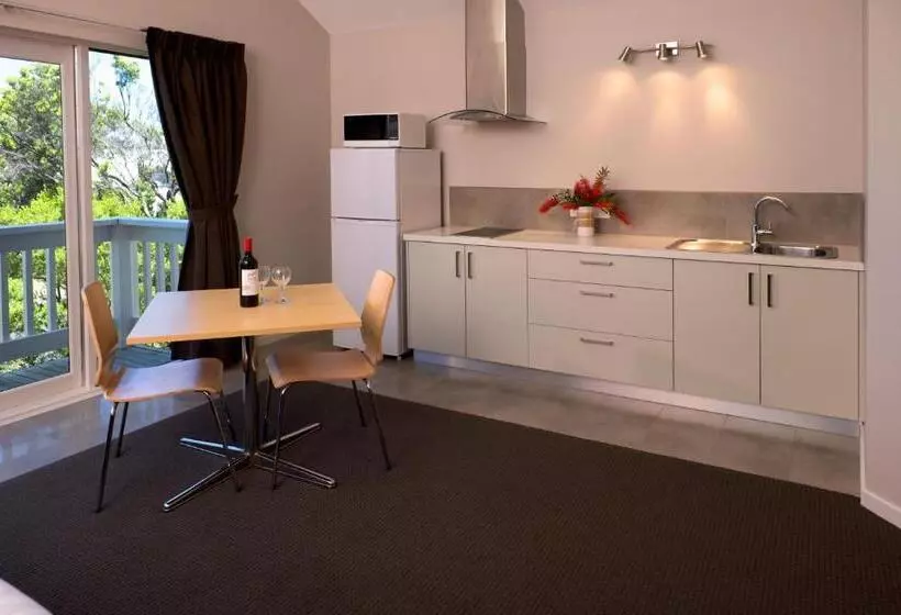 デラックススタジオ, Boathouse Resort Studios And Suites