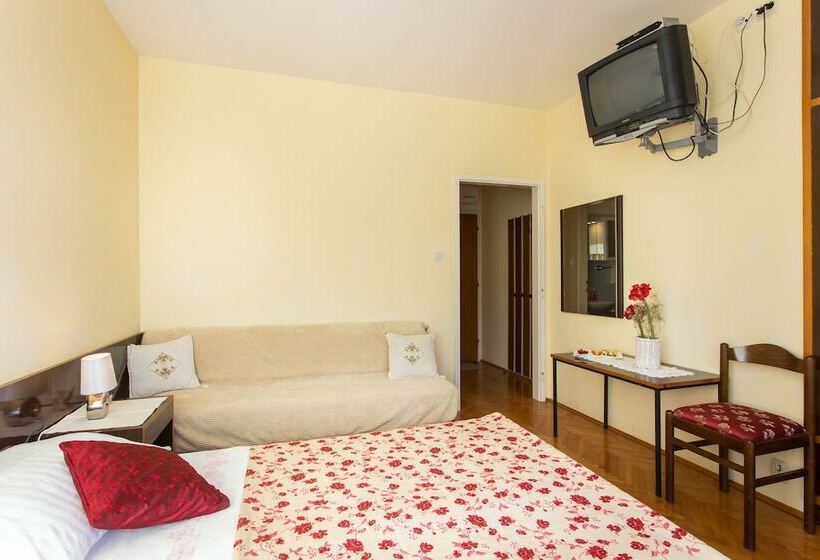 דירת חדר נוף לים, Villa Malfi