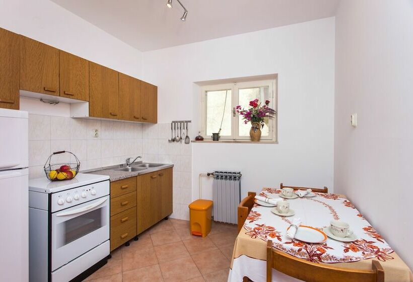 דירת חדר נוף לים, Villa Malfi