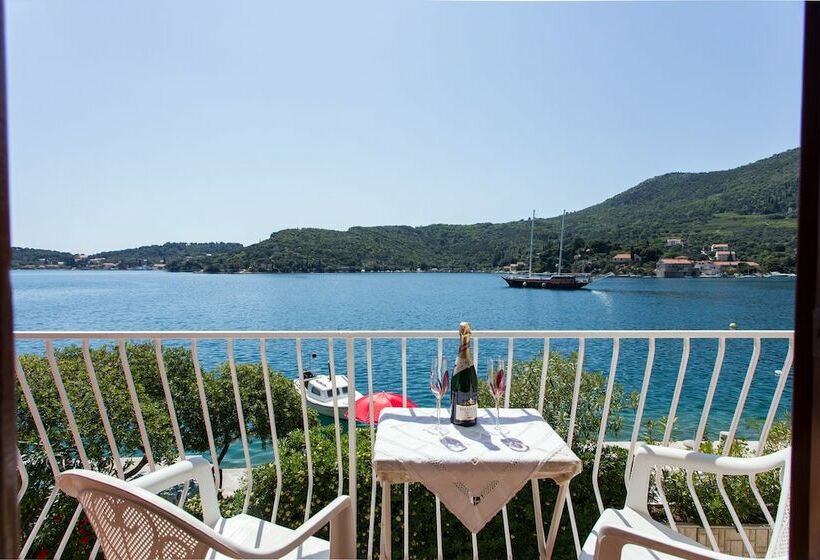 דירת חדר נוף לים, Villa Malfi