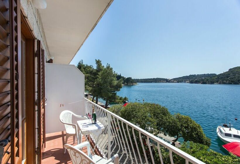 דירת חדר נוף לים, Villa Malfi