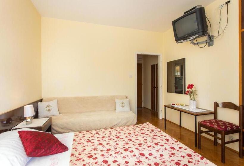 דירת חדר נוף לים, Villa Malfi