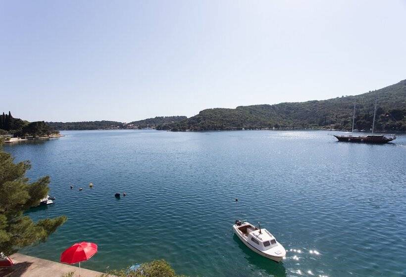 דירת חדר נוף לים, Villa Malfi