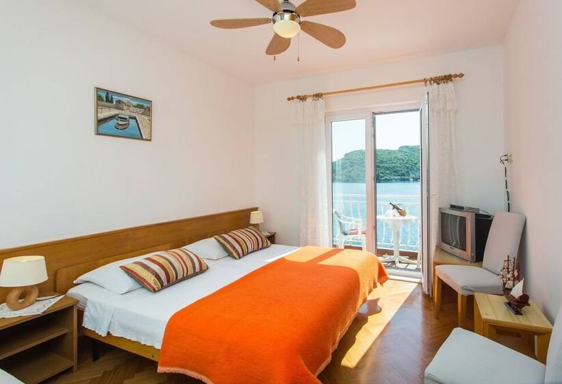 דירת חדר נוף לים, Villa Malfi