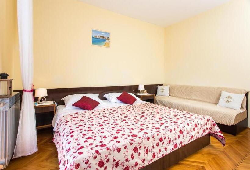 דירת חדר נוף לים, Villa Malfi