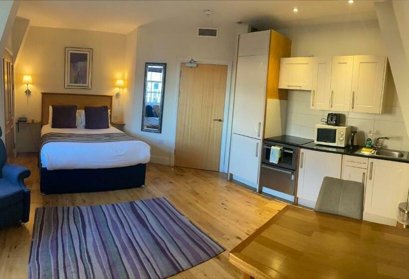 Студия Стандарт, Royal Athenaeum Suites