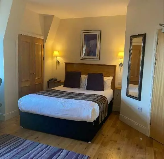 استودیوی استاندارد, Royal Athenaeum Suites