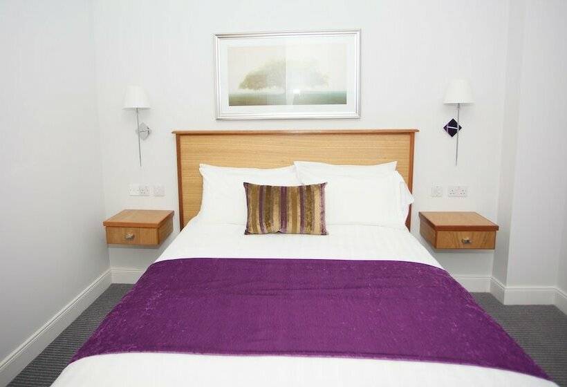 スタンダードスタジオ, Royal Athenaeum Suites