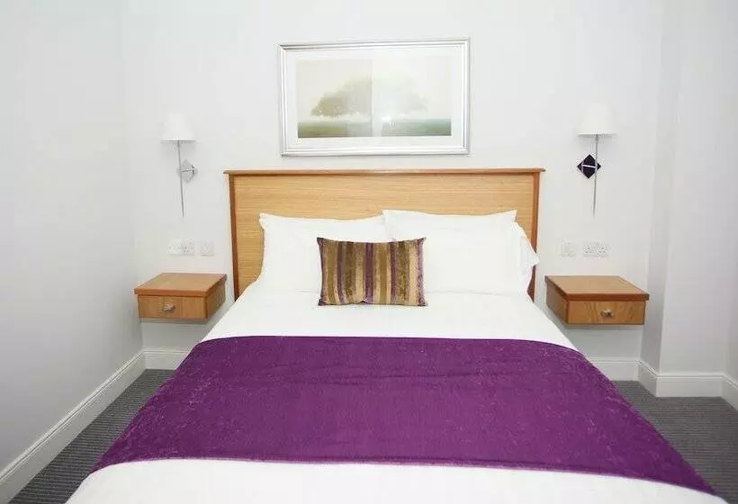 استودیوی استاندارد, Royal Athenaeum Suites