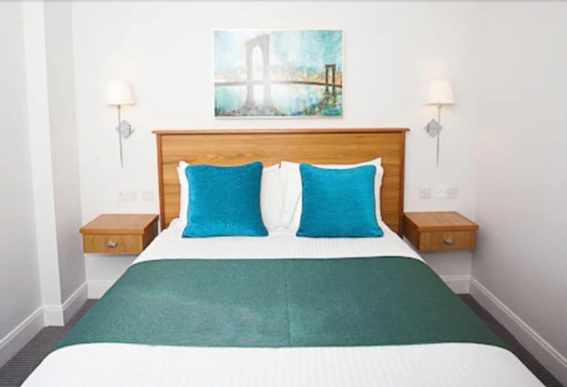 スタンダードスタジオ, Royal Athenaeum Suites