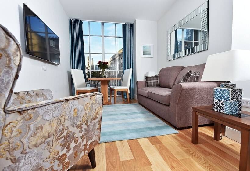 １ベッドルームアパートメント, Royal Athenaeum Suites