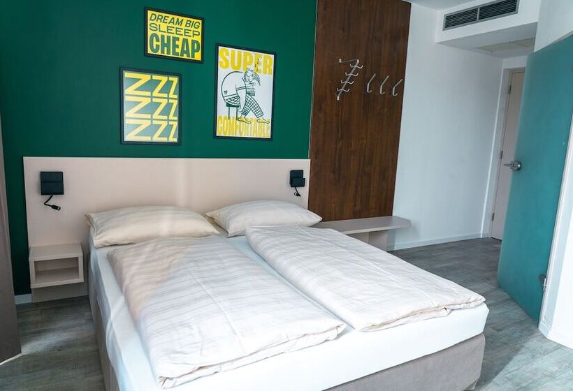 חדר סטנדרט מותאם לאדם עם מוגבלויות, Sleeep Hotel Ansfelden