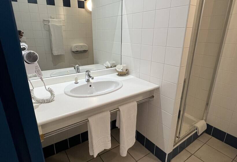 标准三人间, Hôtel Le Laury S