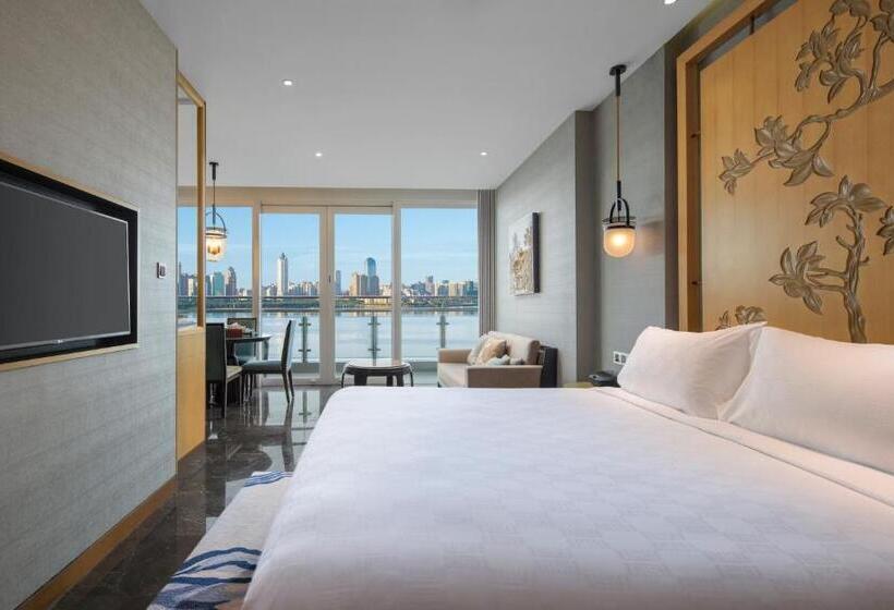 带大床的套房, Intercontinental Haikou Seaview, An Ihg