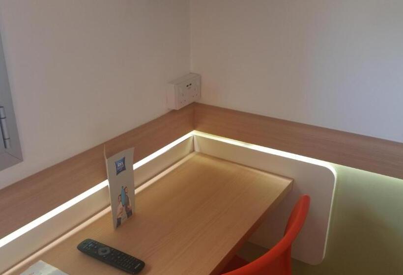 חדר סטנדרט לשלושה, Ibis Budget Leicester