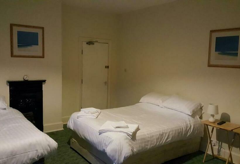 غرفة عائلية حمام مشترك, Station