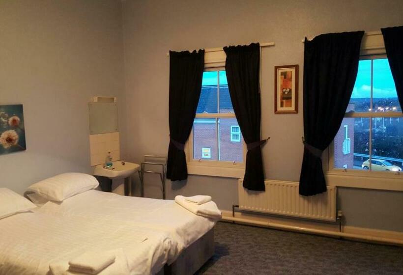 غرفة عائلية حمام مشترك, Station