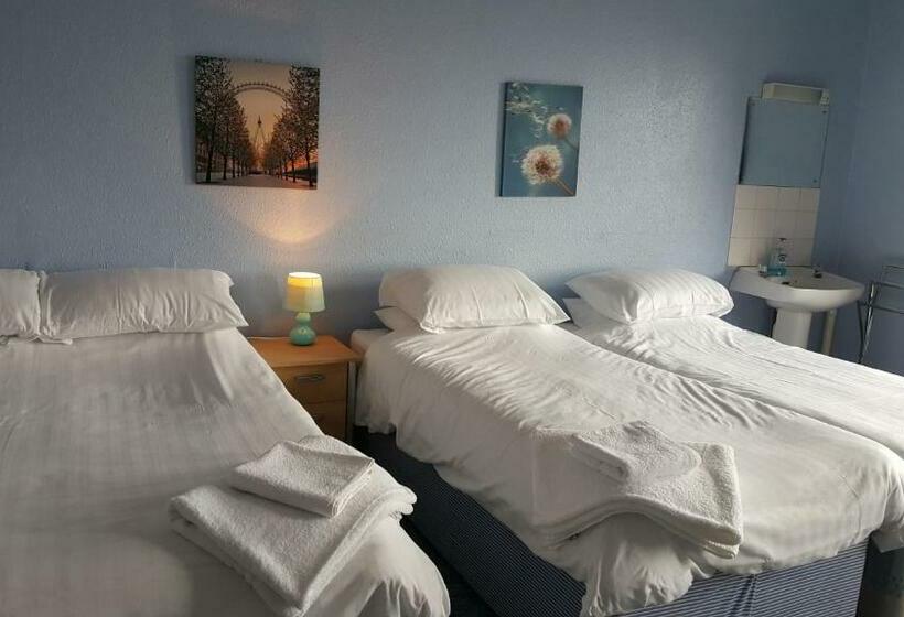 غرفة عائلية حمام مشترك, Station