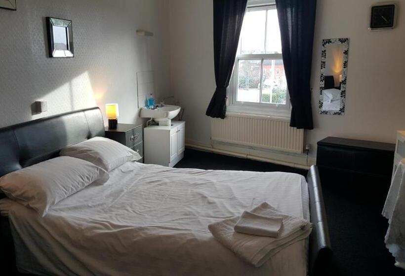 غرفة قياسية حمام مشترك, Station