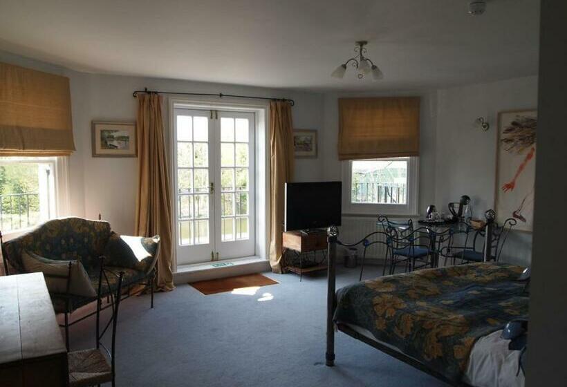 Люкс с Балконом, The Weir