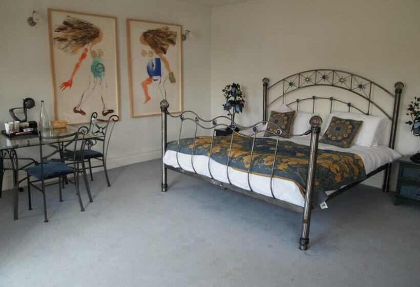 Люкс с Балконом, The Weir