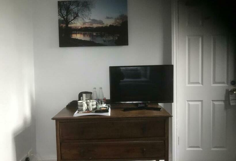 Номер Стандарт, The Weir