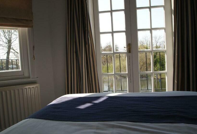 Номер Deluxe с Балконом, The Weir