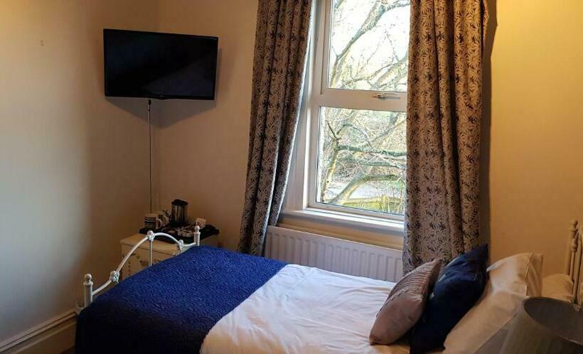 חדר סטנדרט, The Weir