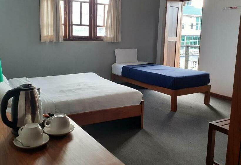 غرفة قياسية ثلاثية, Vishmi S Rest