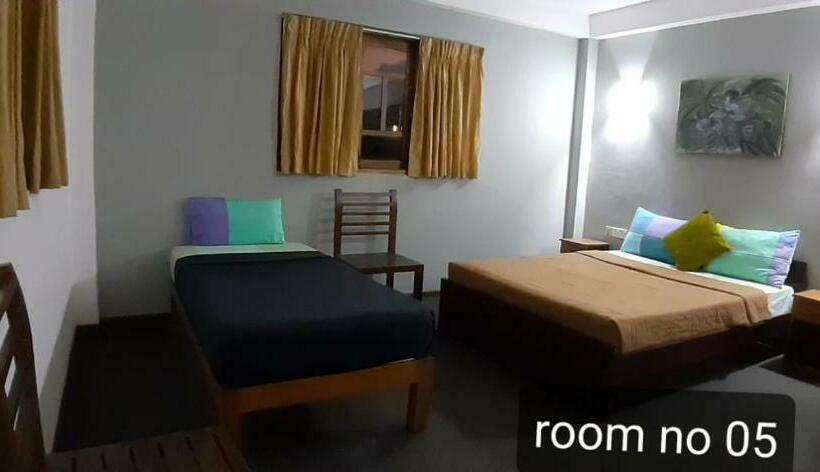 غرفة قياسية ثلاثية, Vishmi S Rest