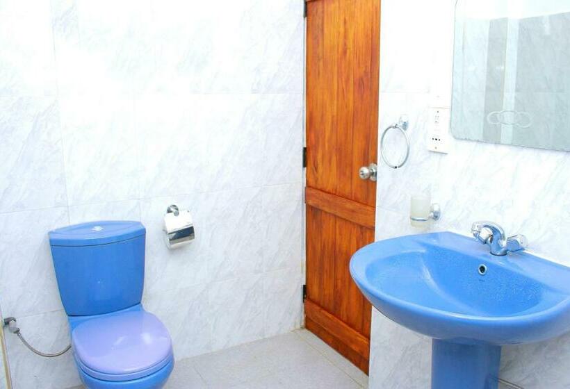 غرفة قياسية ثلاثية, Vishmi S Rest