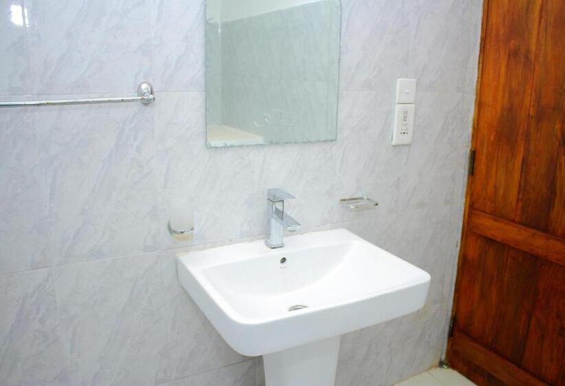 غرفة قياسية ثلاثية, Vishmi S Rest