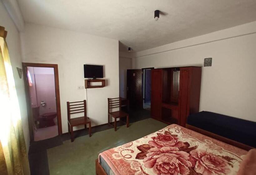 غرفة عائلية, Vishmi S Rest