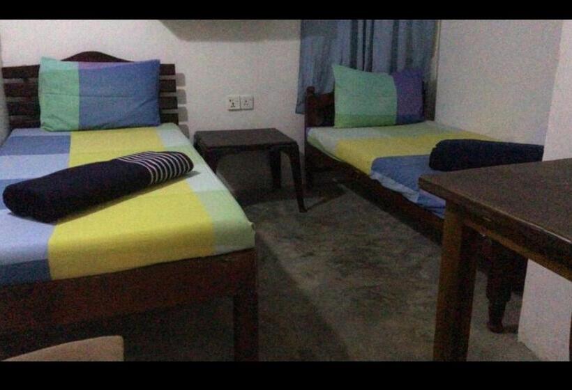 سرير فى غرفة مشتركه, Vishmi S Rest