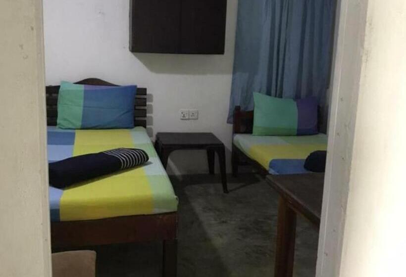 سرير فى غرفة مشتركه, Vishmi S Rest