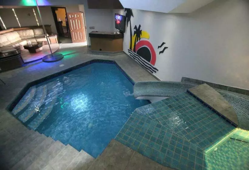 سوئیت جونیور با استخر, Motel Mediterraneo