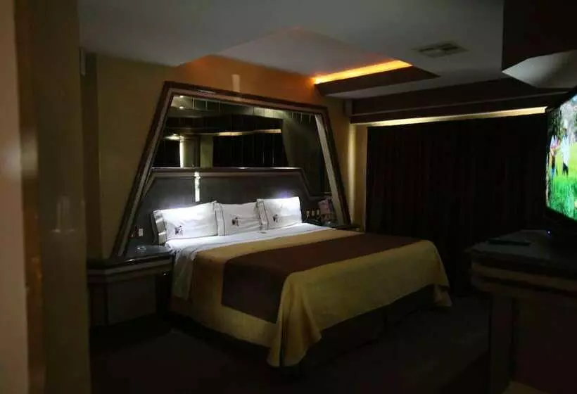 سوییت, Motel Mediterraneo