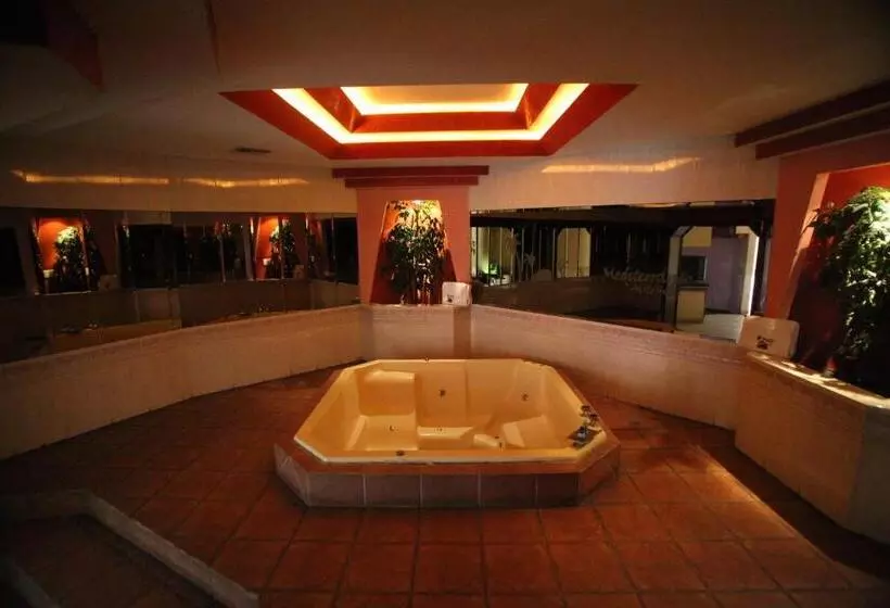 سوییت لوکس, Motel Mediterraneo