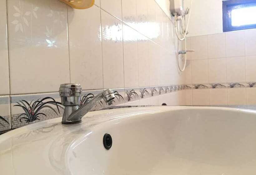 غرفة قياسية, Saubagya Inn