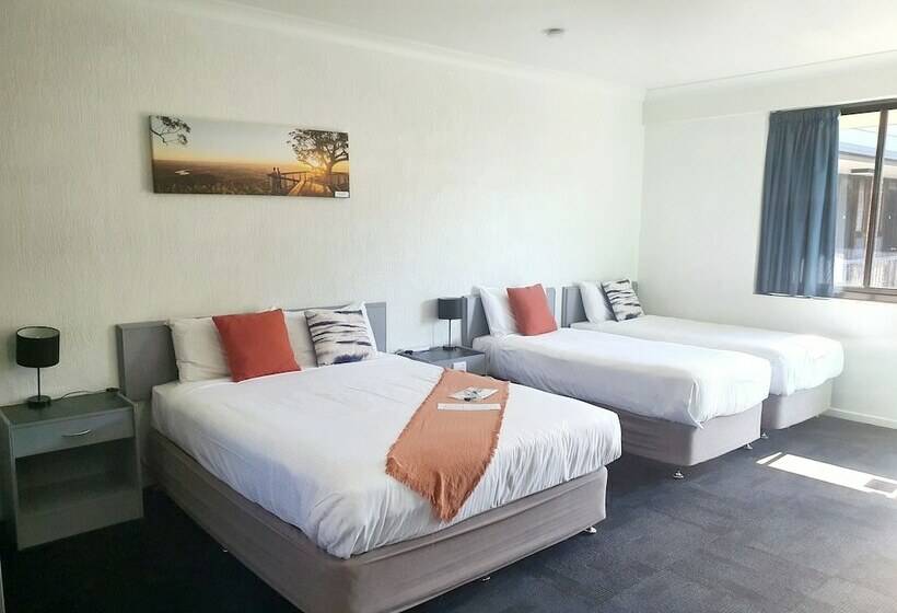 اتاق خانوادگی, Archer Park Motel