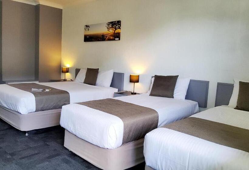 اتاق خانوادگی, Archer Park Motel