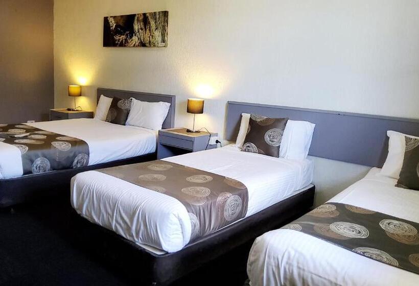 اتاق خانوادگی, Archer Park Motel