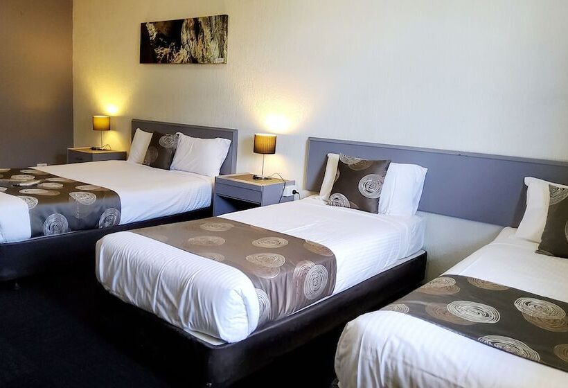 اتاق خانوادگی, Archer Park Motel