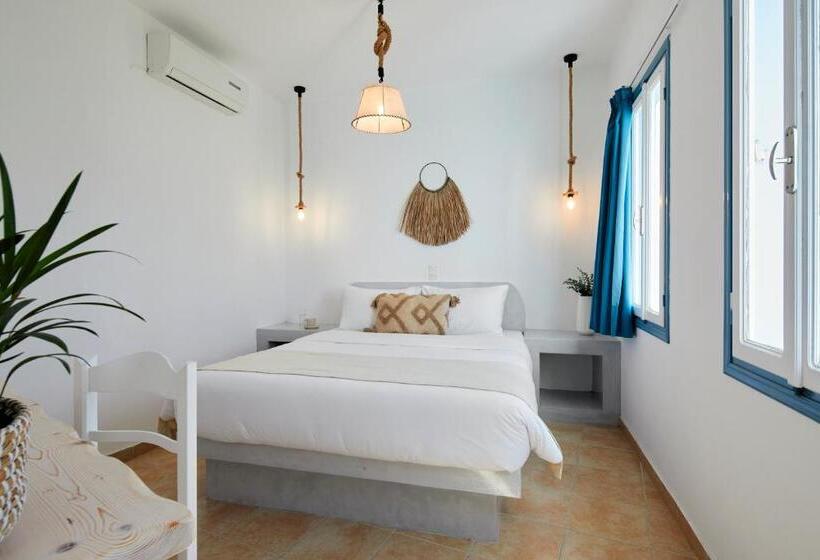 家庭公寓, Athiri Santorini
