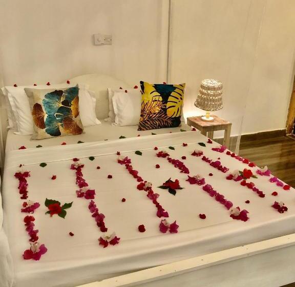 标准三人间, Bahati Villa