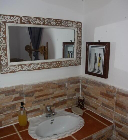 标准间带阳台, Bahati Villa