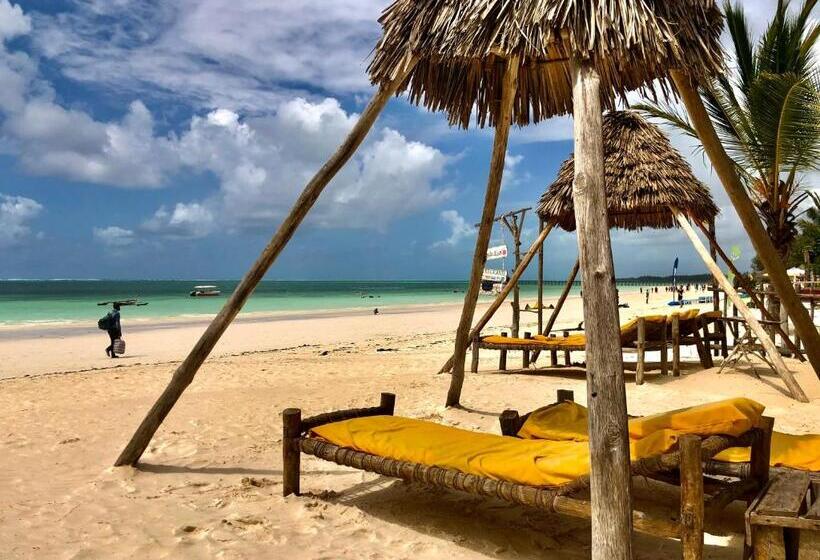 标准三人间, Bahati Villa