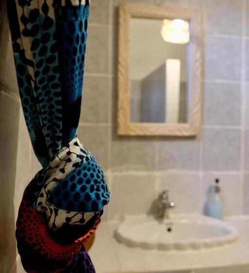 标准三人间, Bahati Villa