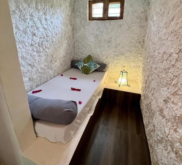 标准三人间, Bahati Villa